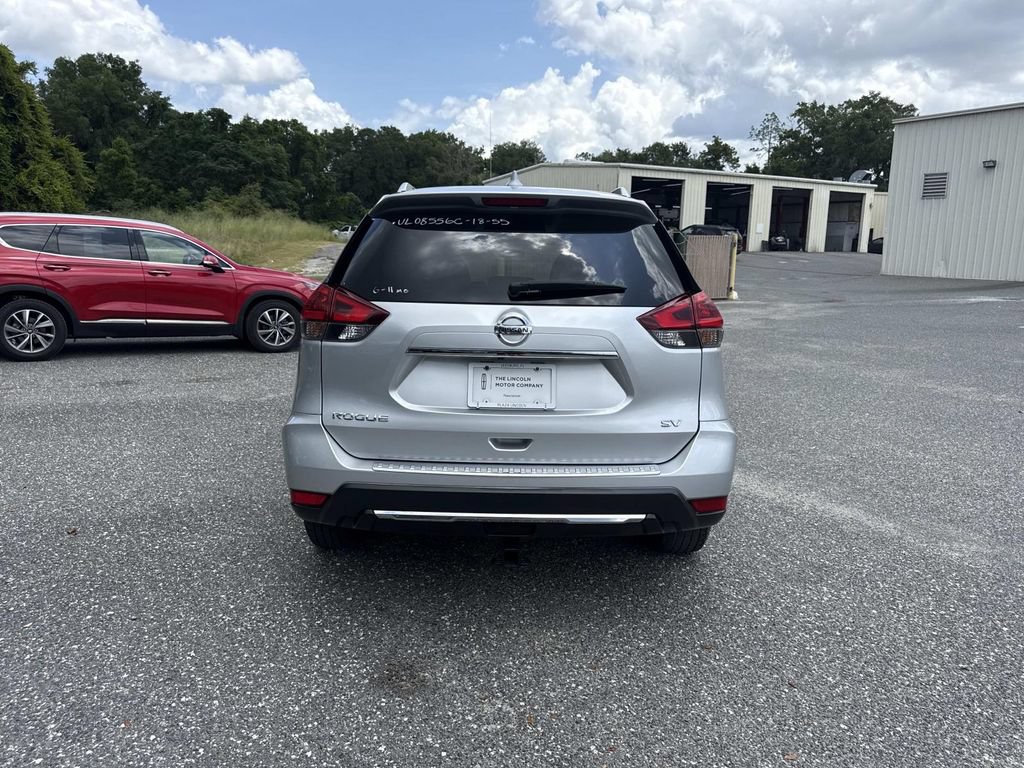 Used 2018 Nissan Rogue SV w/ Premium Package FWD image 4