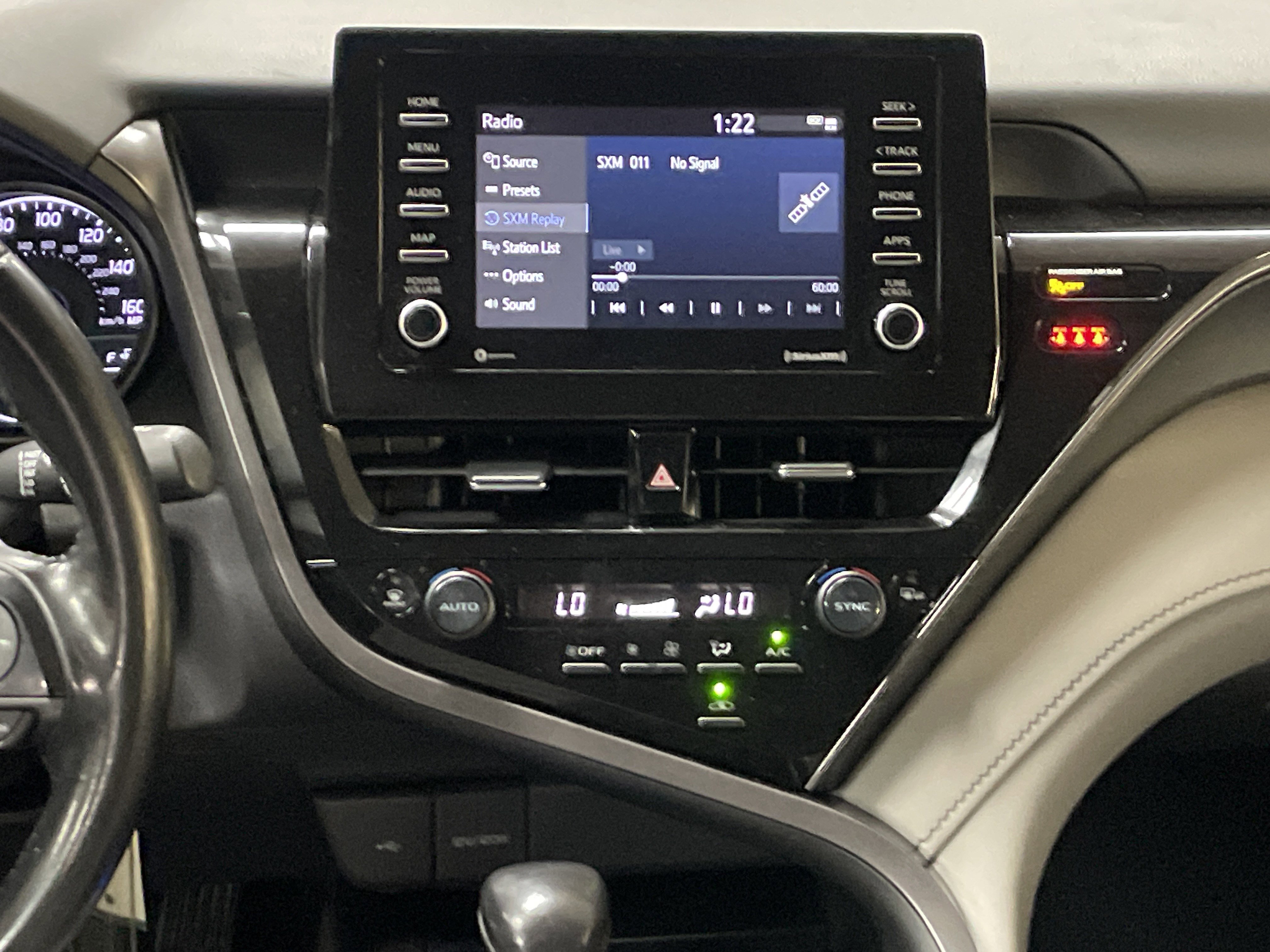 Used 2022 Toyota Camry SE FWD image 31