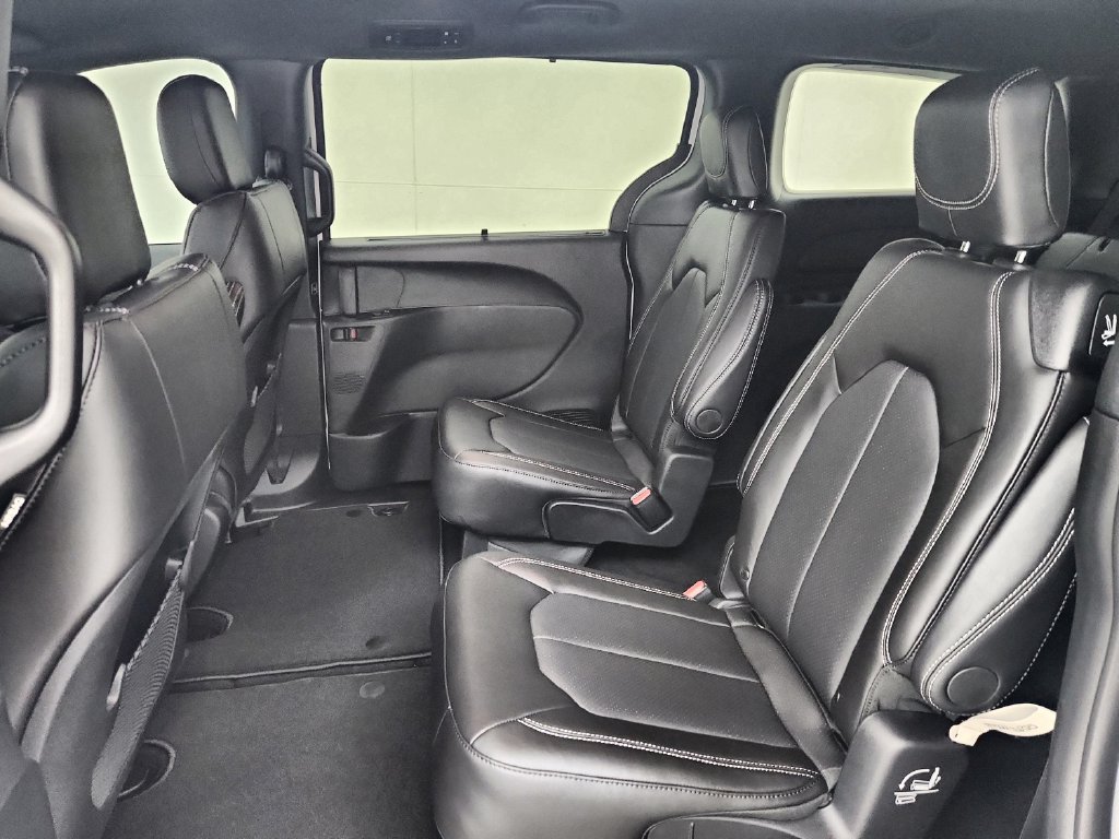 New 2027 Chrysler Pacifica LX FWD image 28