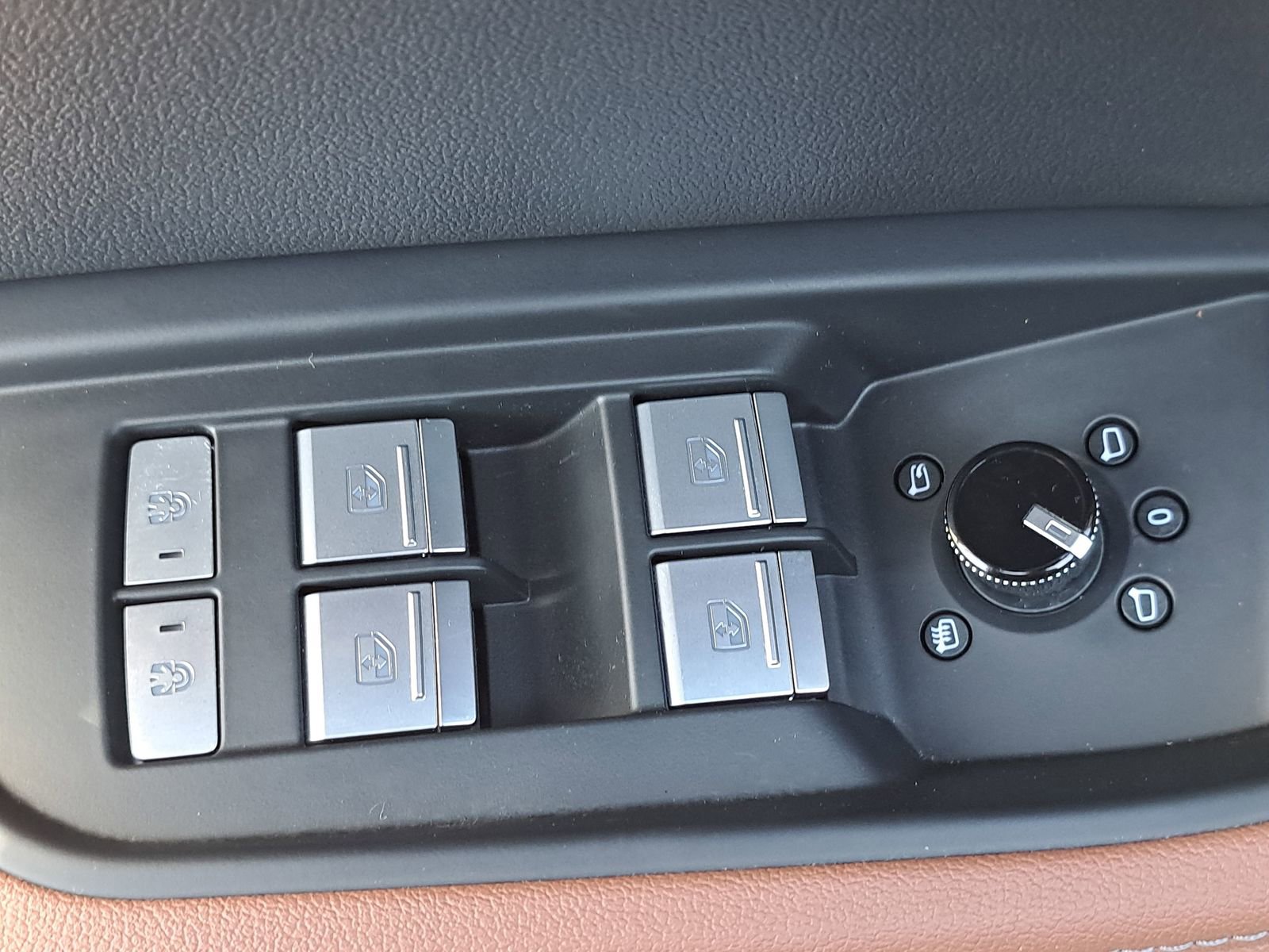 Used 2024 Audi Q8 e-tron Premium Plus w/ Premium Plus Package image 30