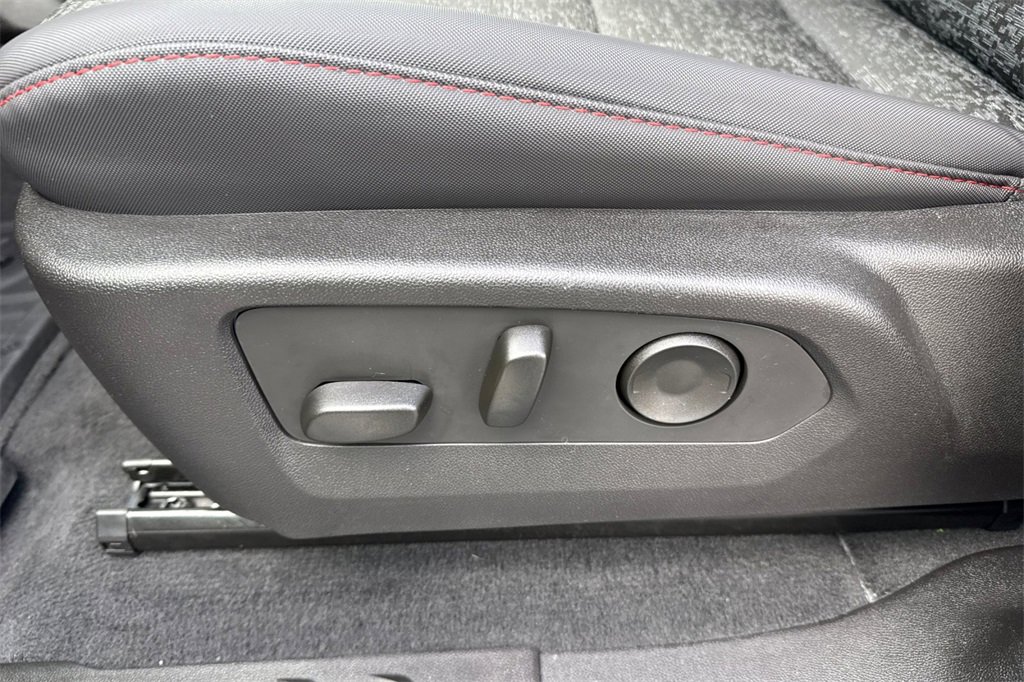 Used 2025 Chevrolet Colorado Z71 image 17