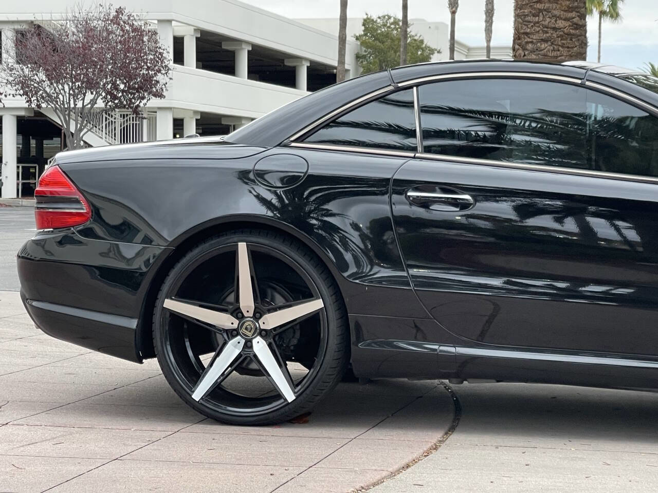 Used 2011 Mercedes-Benz SL 550 image 16