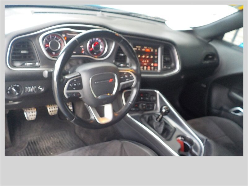 Used 2015 Dodge Challenger R/T Scat Pack w/ Leather Interior Group RWD image 4
