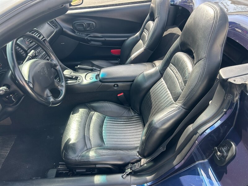 Used 2000 Chevrolet Corvette Convertible w/ Memory Pkg RWD image 11