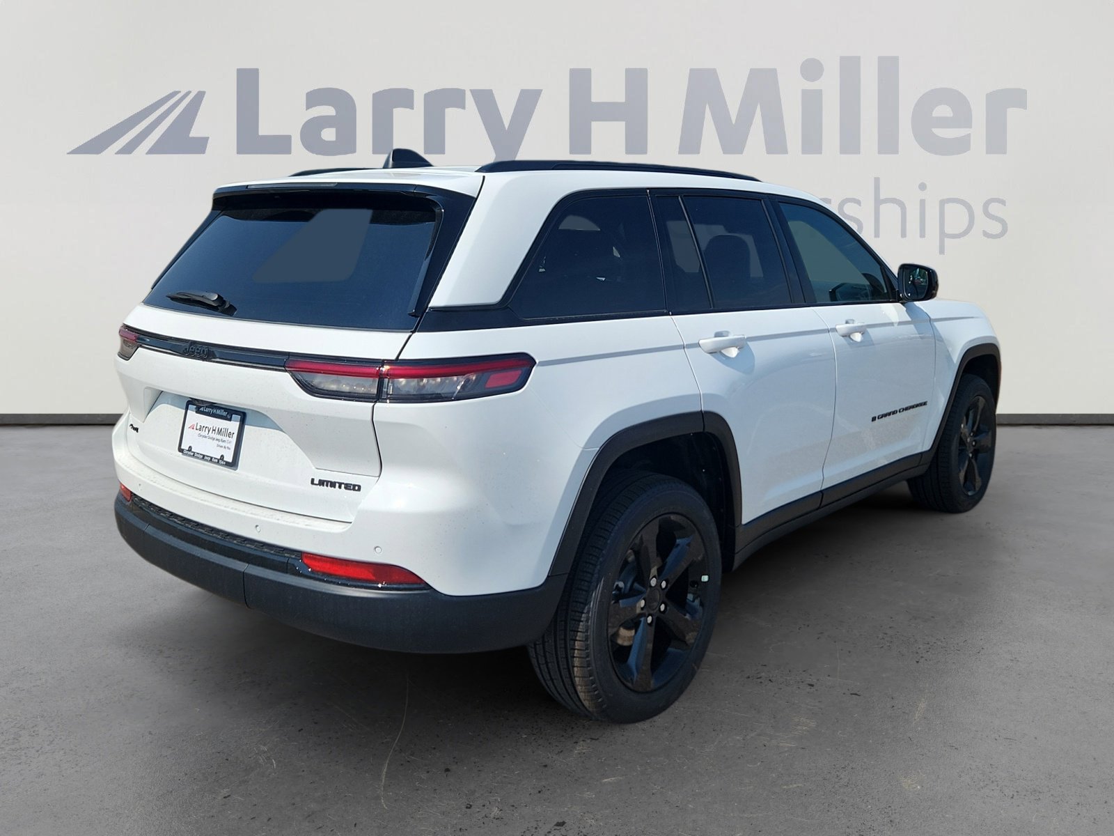 New 2025 Jeep Grand Cherokee Limited w/ Black Appearance Package AWD/4WD image 6
