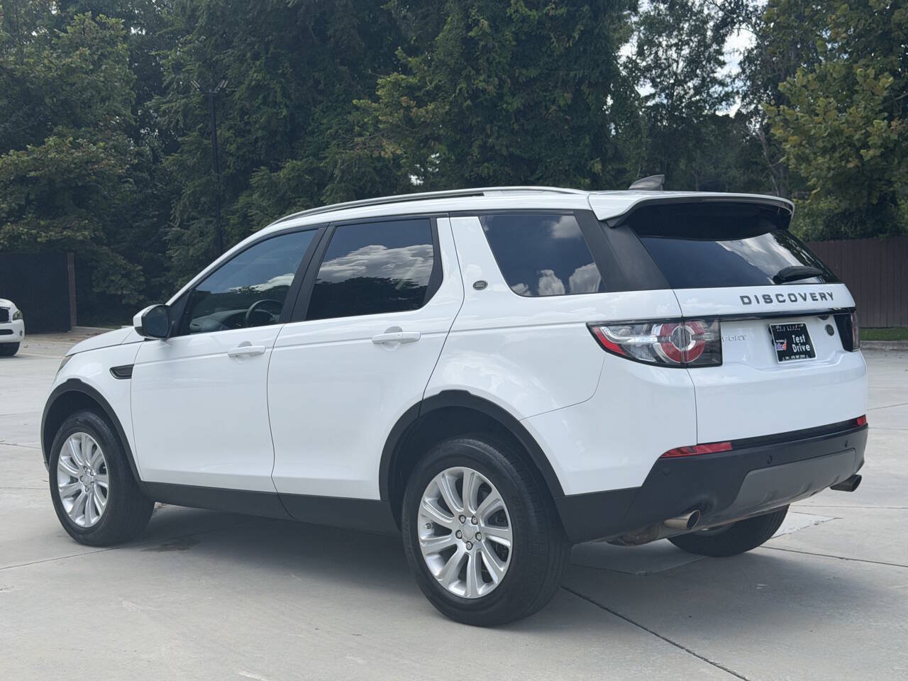 Used 2017 Land Rover Discovery Sport SE AWD/4WD image 22