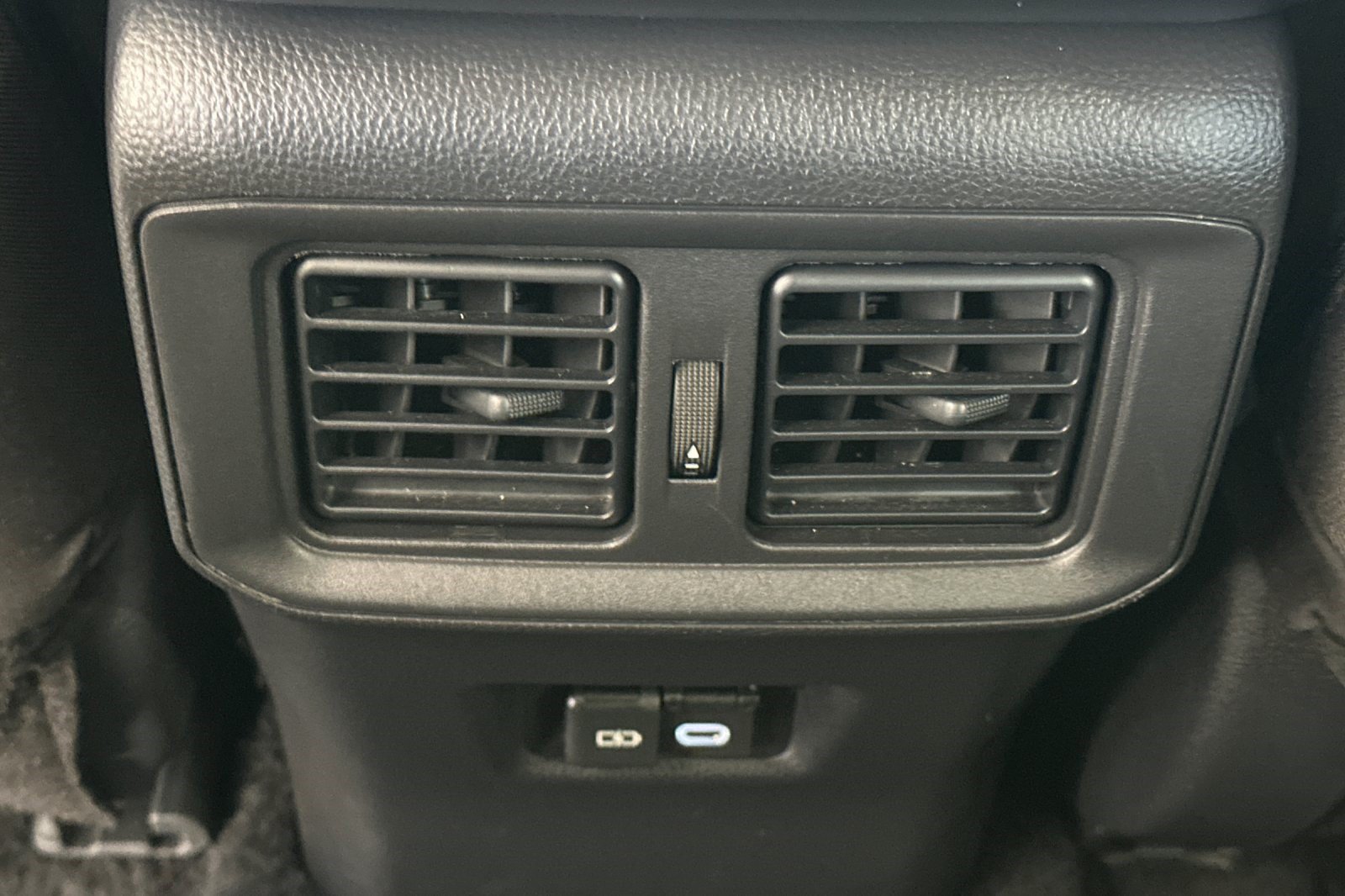 Used 2025 Toyota RAV4 XLE w/ Weather Package FWD image 16
