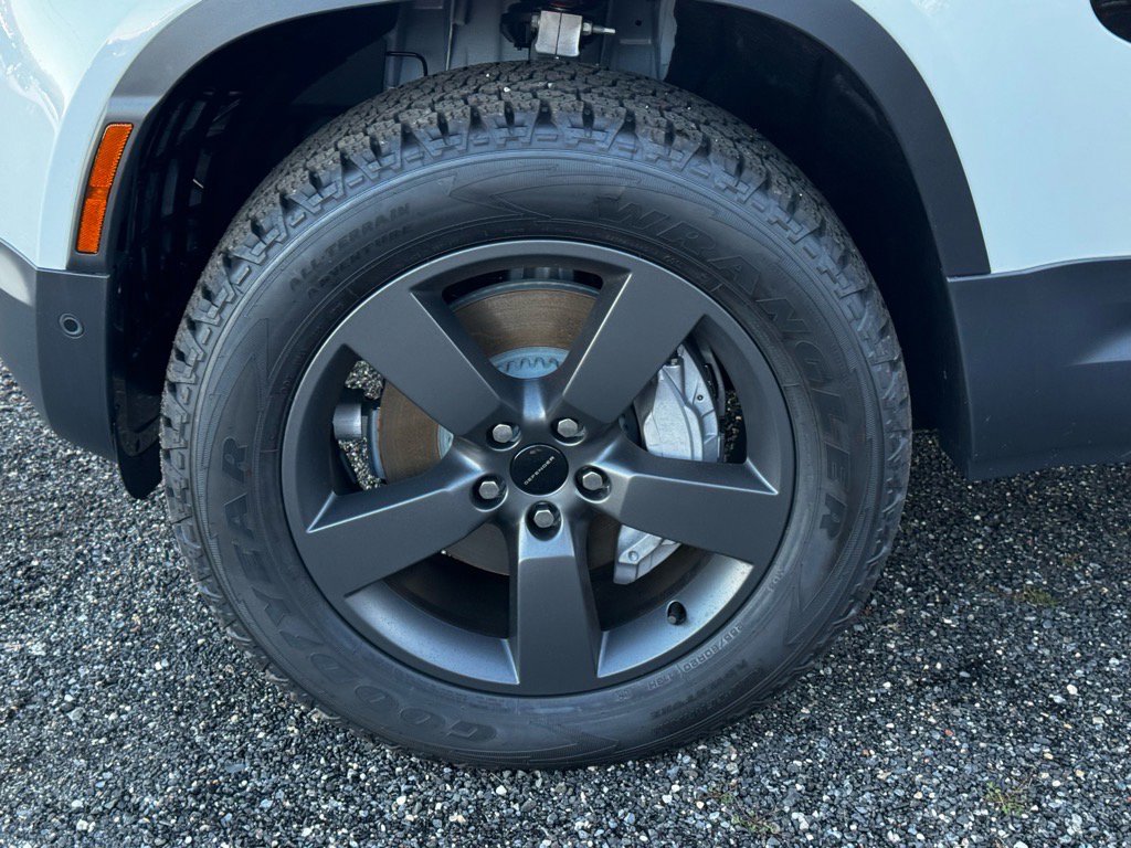 New 2026 Land Rover Defender 110 S image 4