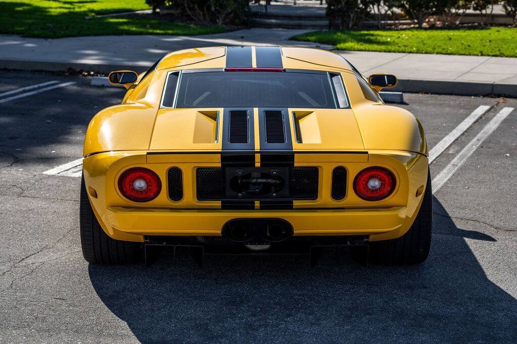 Used 2006 Ford GT RWD image 17