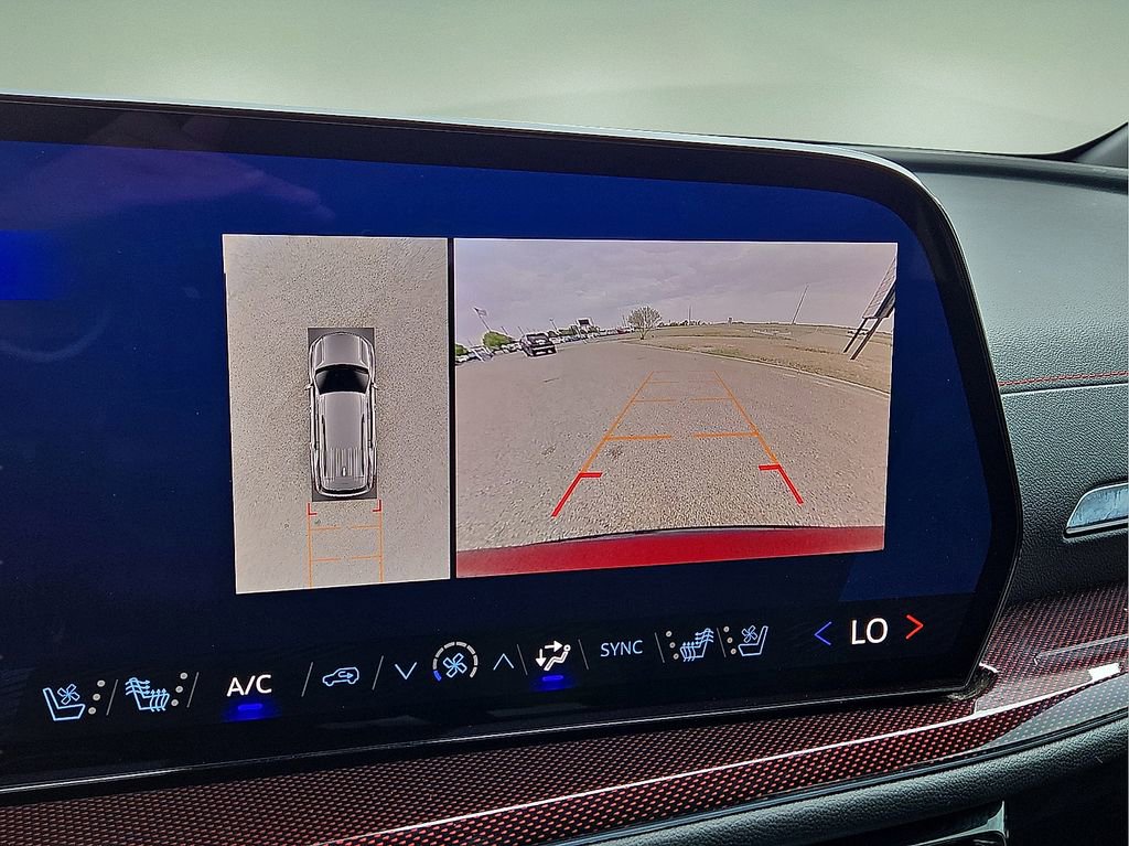 Used 2025 Chevrolet Traverse RS image 29