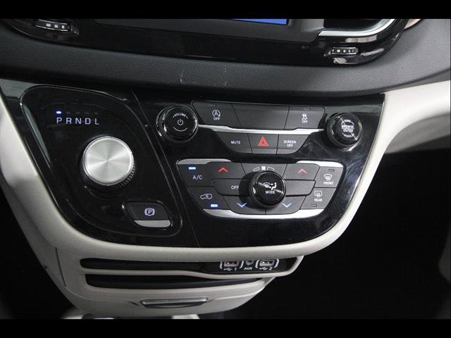 Used 2023 Chrysler Voyager LX FWD image 14