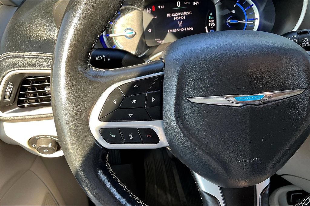 Used 2021 Chrysler Pacifica Touring-L w/ Uconnect Theater Family Group FWD image 11