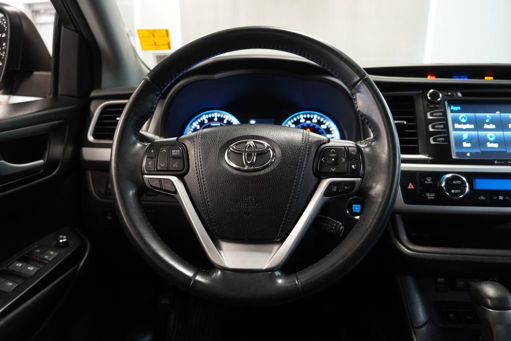 Used 2017 Toyota Highlander XLE AWD/4WD image 19
