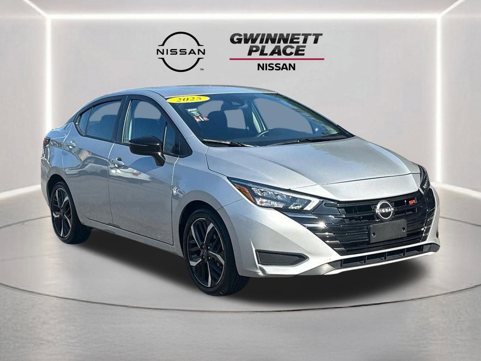 Used 2024 Nissan Versa SR image 3