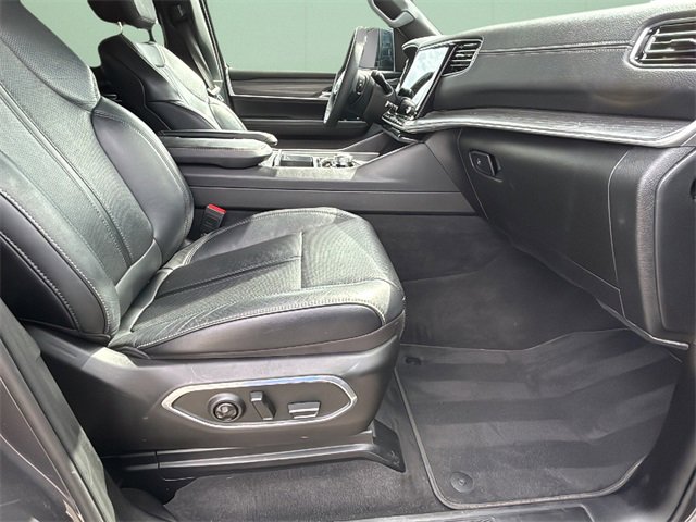 Used 2024 Jeep Wagoneer Series II w/ Flexible Seating Group image 35