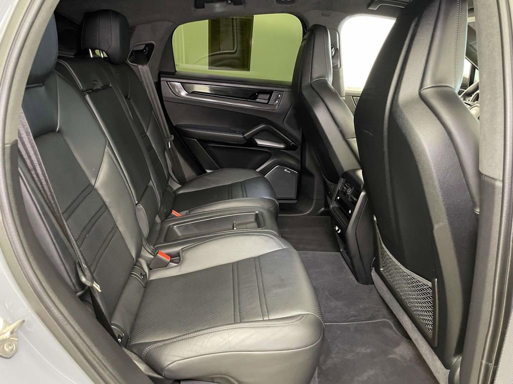 Certified 2024 Porsche Cayenne Turbo GT AWD/4WD image 21