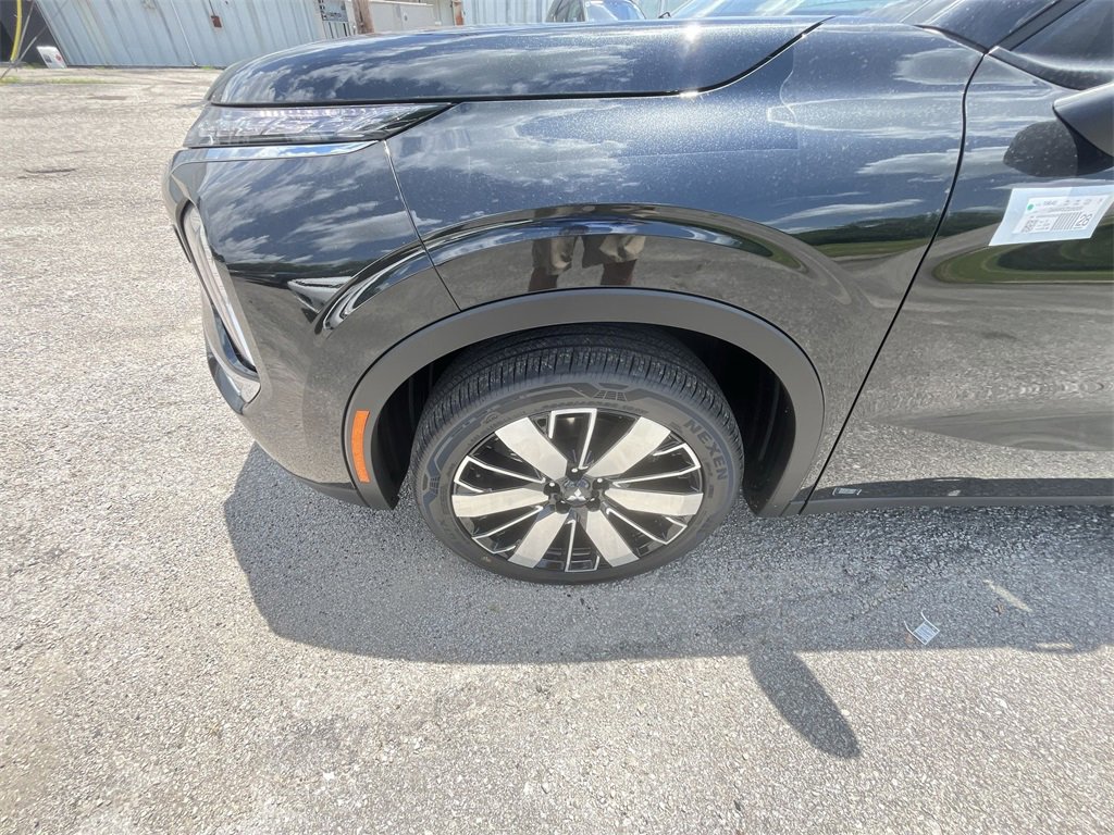 New 2025 Mitsubishi Outlander SE image 10