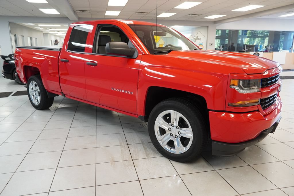 Used 2017 Chevrolet Silverado 1500 Custom w/ Custom Convenience Package AWD/4WD image 13