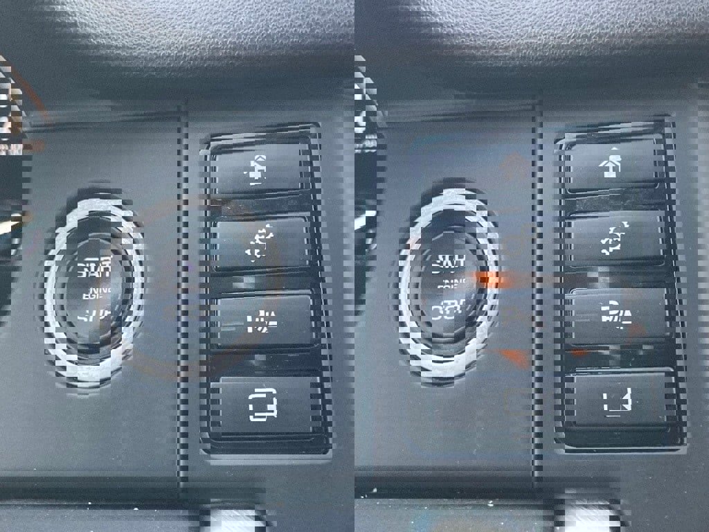 Used 2018 Land Rover Discovery Sport HSE image 21