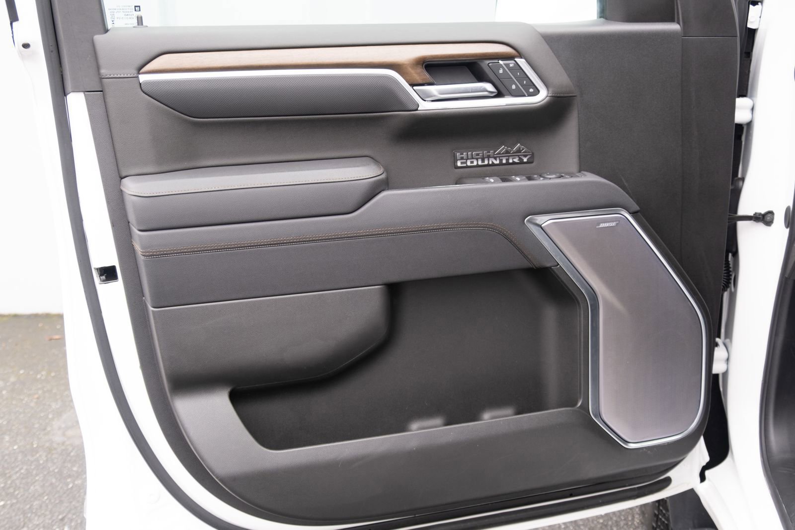 Used 2025 Chevrolet Silverado 1500 High Country w/ Technology Package image 13