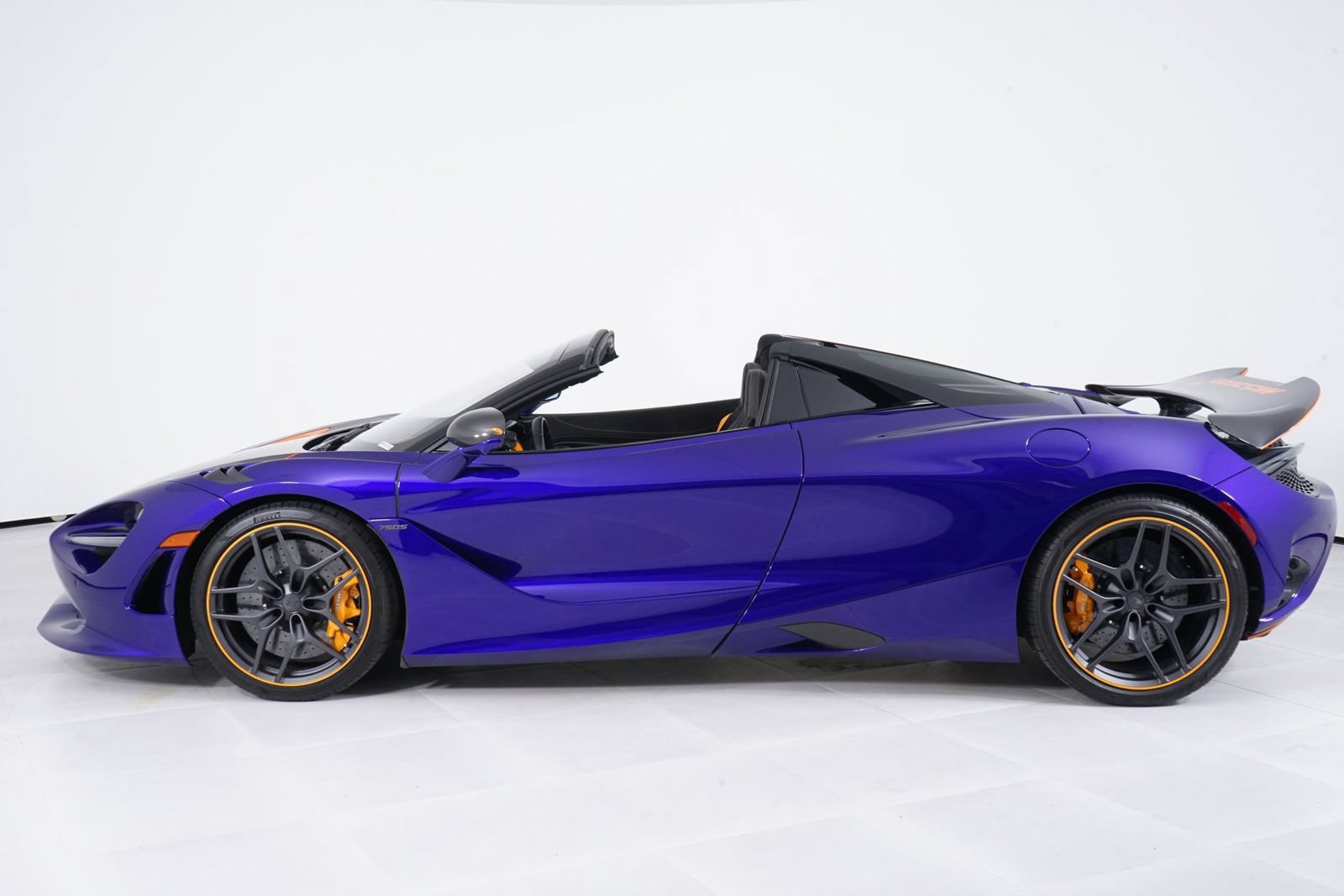 Used 2025 McLaren 750S Spider RWD image 2