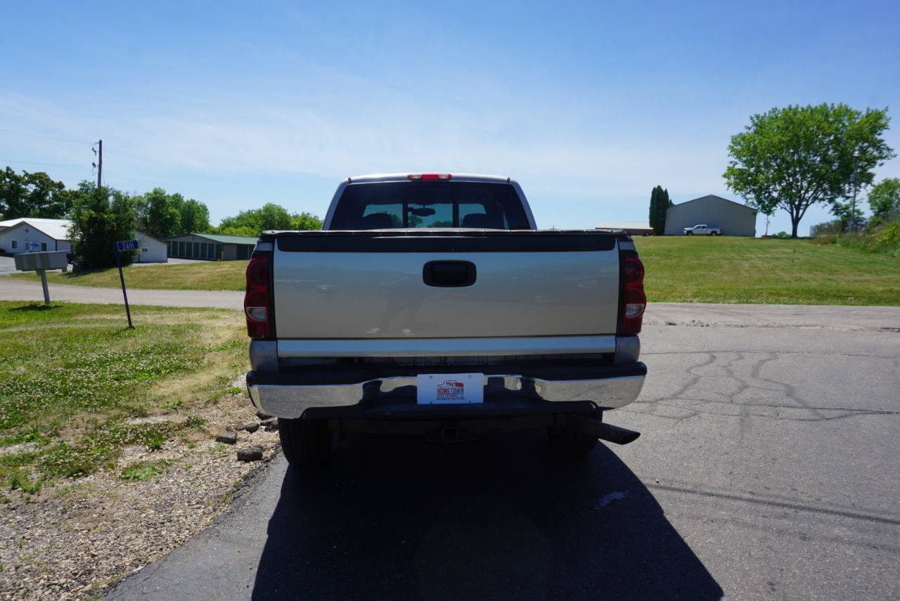 Used 2007 Chevrolet Silverado 2500 LT w/ Onstar Plus Package AWD/4WD image 4