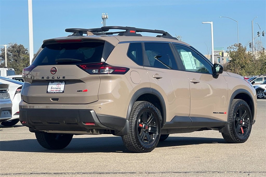 Used 2025 Nissan Rogue SV image 5