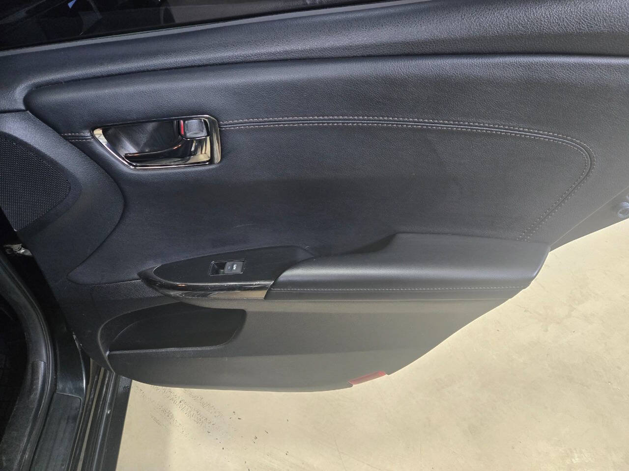 Used 2015 Toyota Avalon XLE FWD image 22