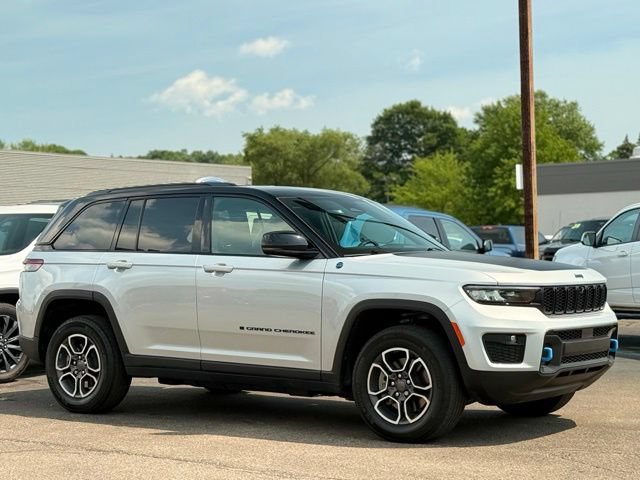 Used 2022 Jeep Grand Cherokee Trailhawk w/ Luxury Tech Group III AWD/4WD image 32