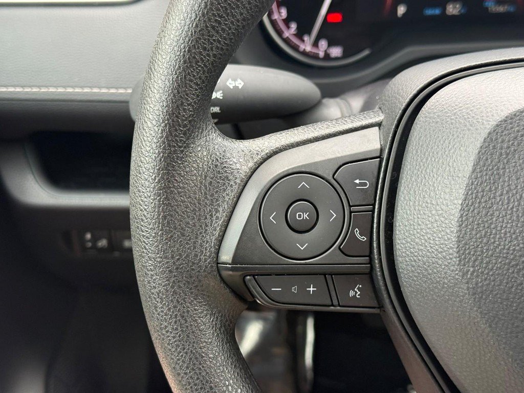 Certified 2025 Toyota RAV4 LE FWD image 21