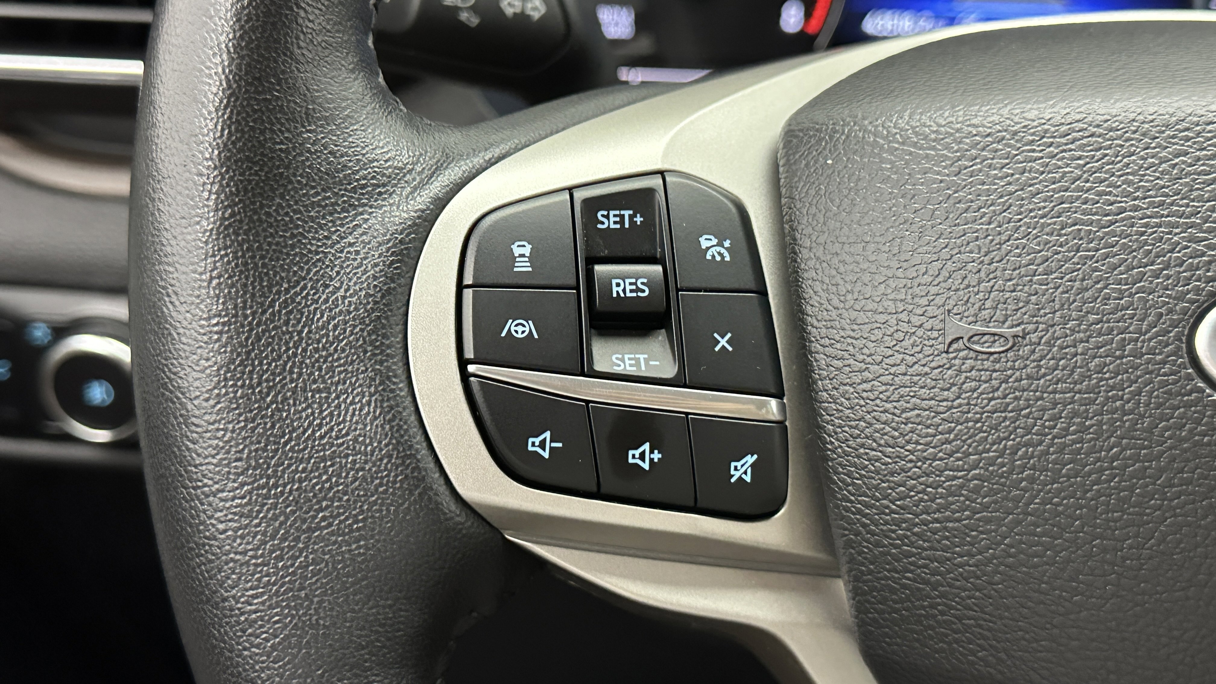 Used 2023 Ford Explorer Limited image 15