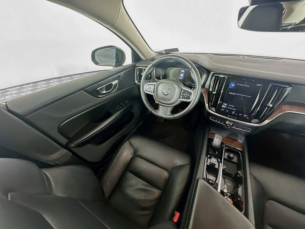 Used 2022 Volvo S60 B5 Momentum image 9