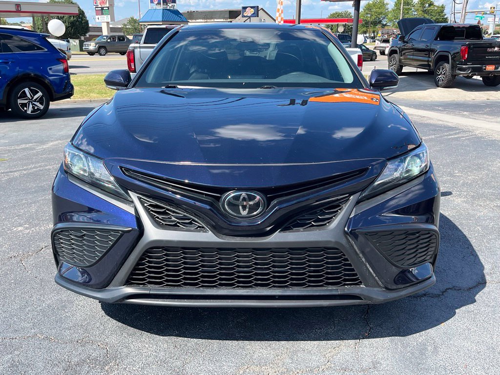 Used 2022 Toyota Camry SE FWD image 3