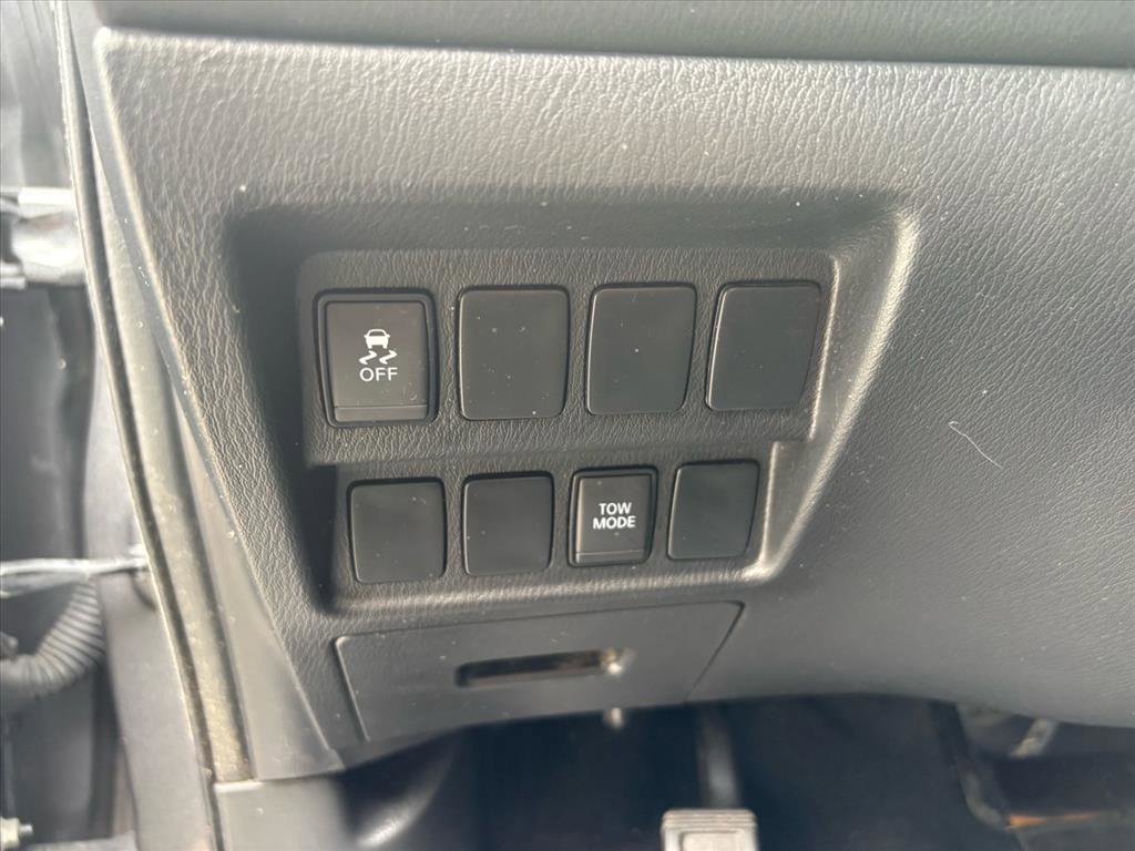 Used 2018 Nissan Pathfinder SV image 27