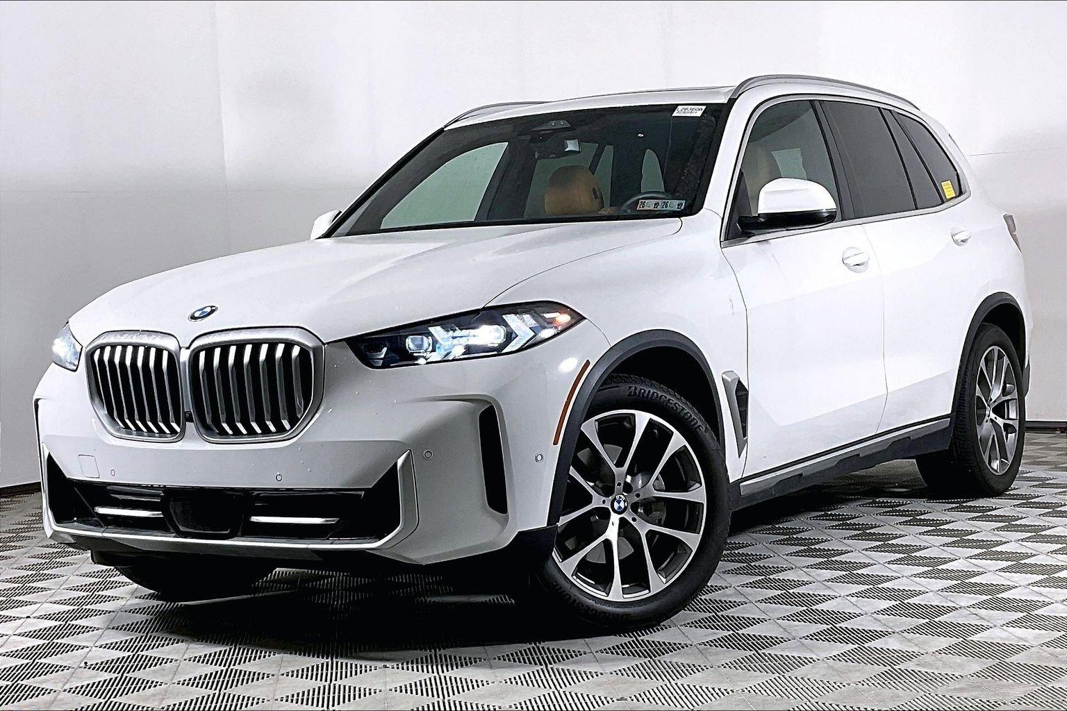 Certified 2024 BMW X5 xDrive40i w/ Premium Package AWD/4WD image 2