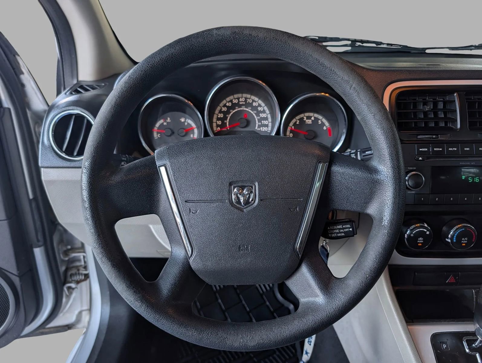 Used 2010 Dodge Caliber SXT FWD image 11