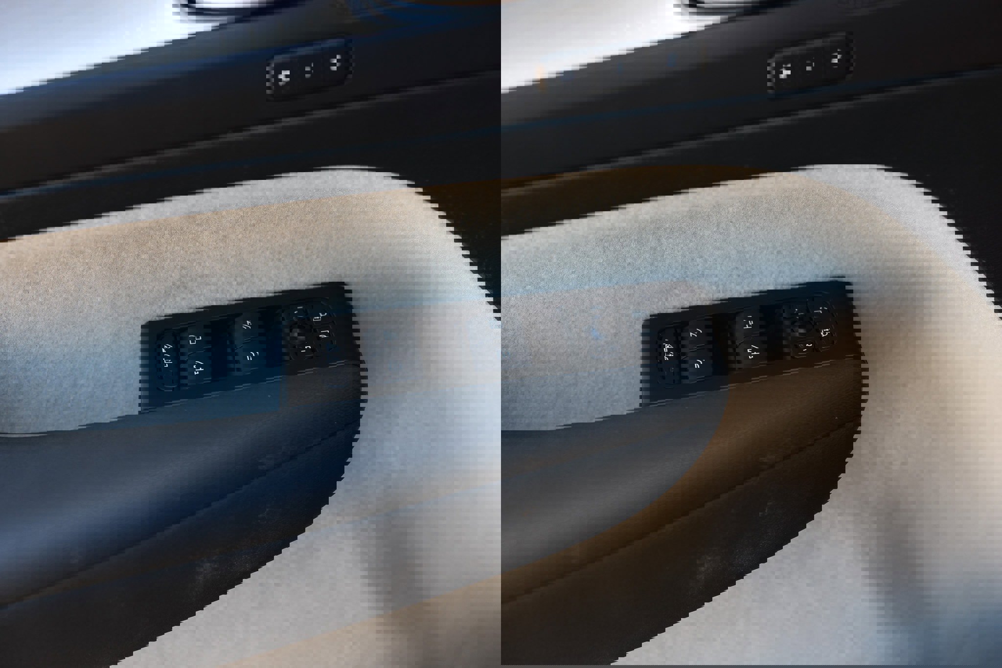 Used 2021 Volvo XC40 T4 Momentum w/ Protection Package Premier image 51