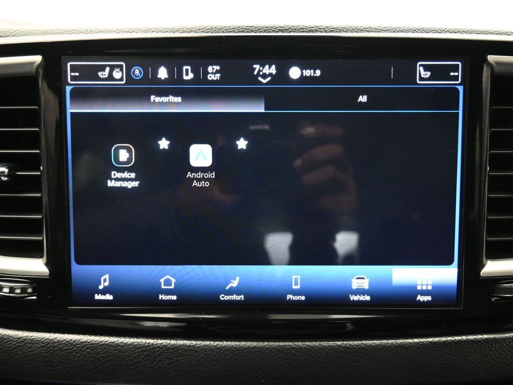 Used 2022 Chrysler Pacifica Touring-L image 17