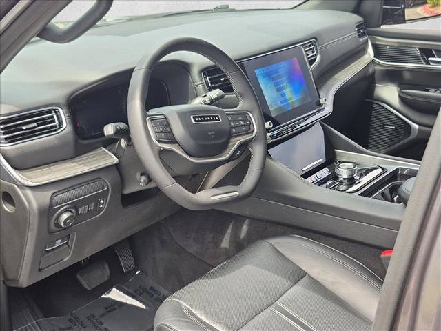 Used 2024 Jeep Wagoneer L Series II w/ Flexible Seating Group AWD/4WD image 10