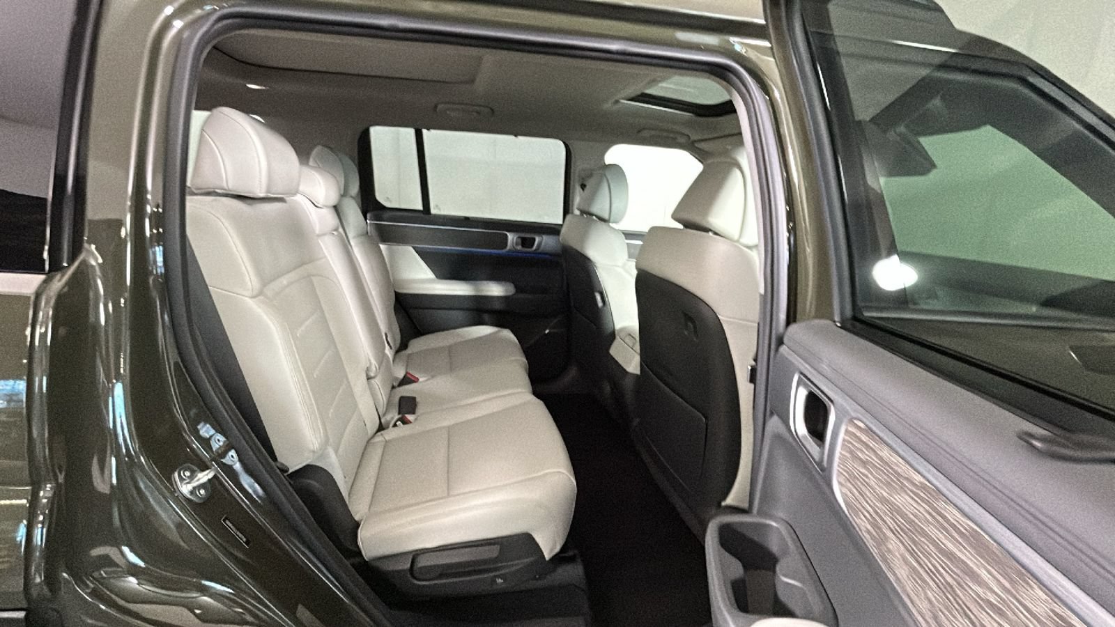Used 2024 Hyundai Santa Fe Limited AWD/4WD image 34