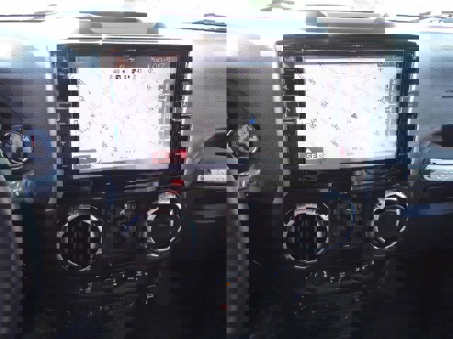 Used 2015 Jeep Wrangler Unlimited Rubicon w/ Connectivity Group image 14