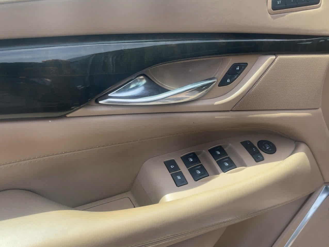 Used 2019 Cadillac Escalade ESV Platinum AWD/4WD image 2