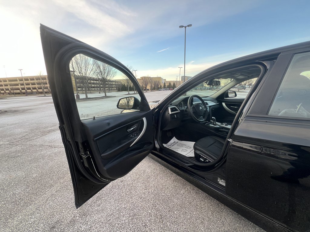 Used 2016 BMW 320i xDrive Sedan image 16