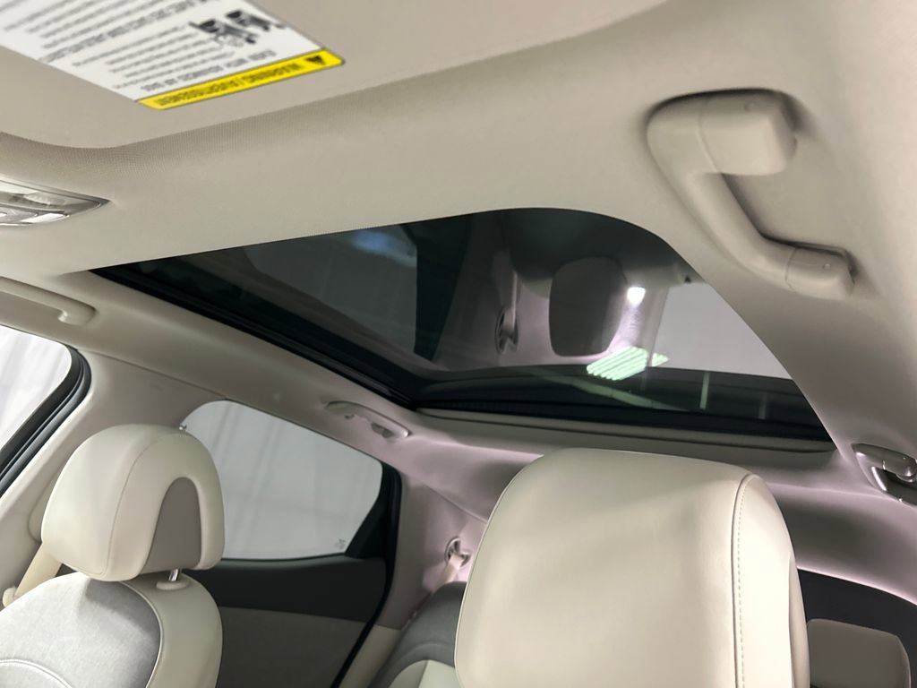 Used 2025 Genesis GV60 RWD image 22