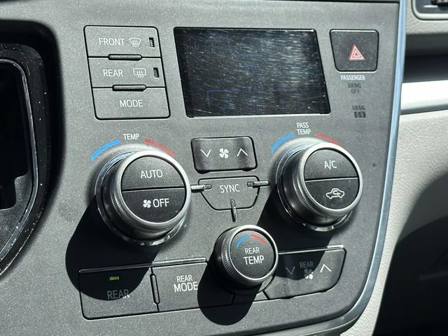 Used 2015 Toyota Sienna LE FWD image 22