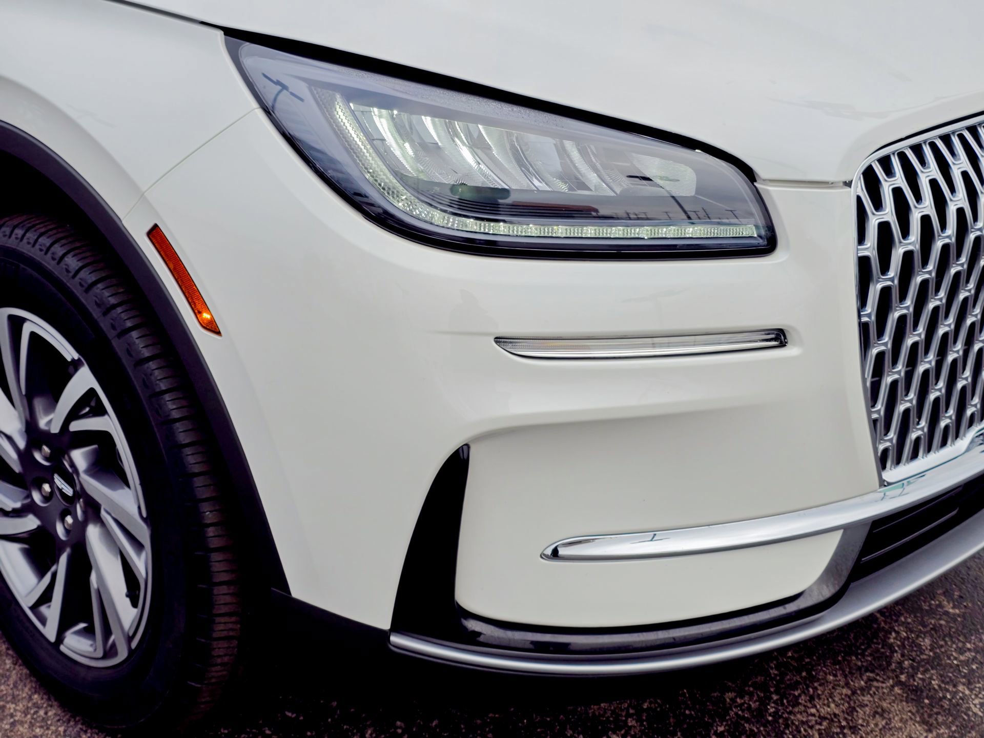 Used 2024 Lincoln Corsair FWD image 7