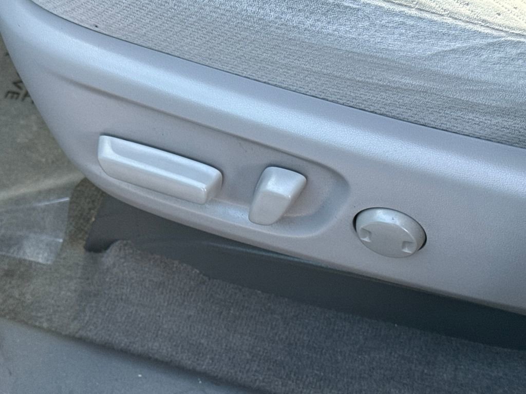 Used 2018 Toyota Sienna LE image 52