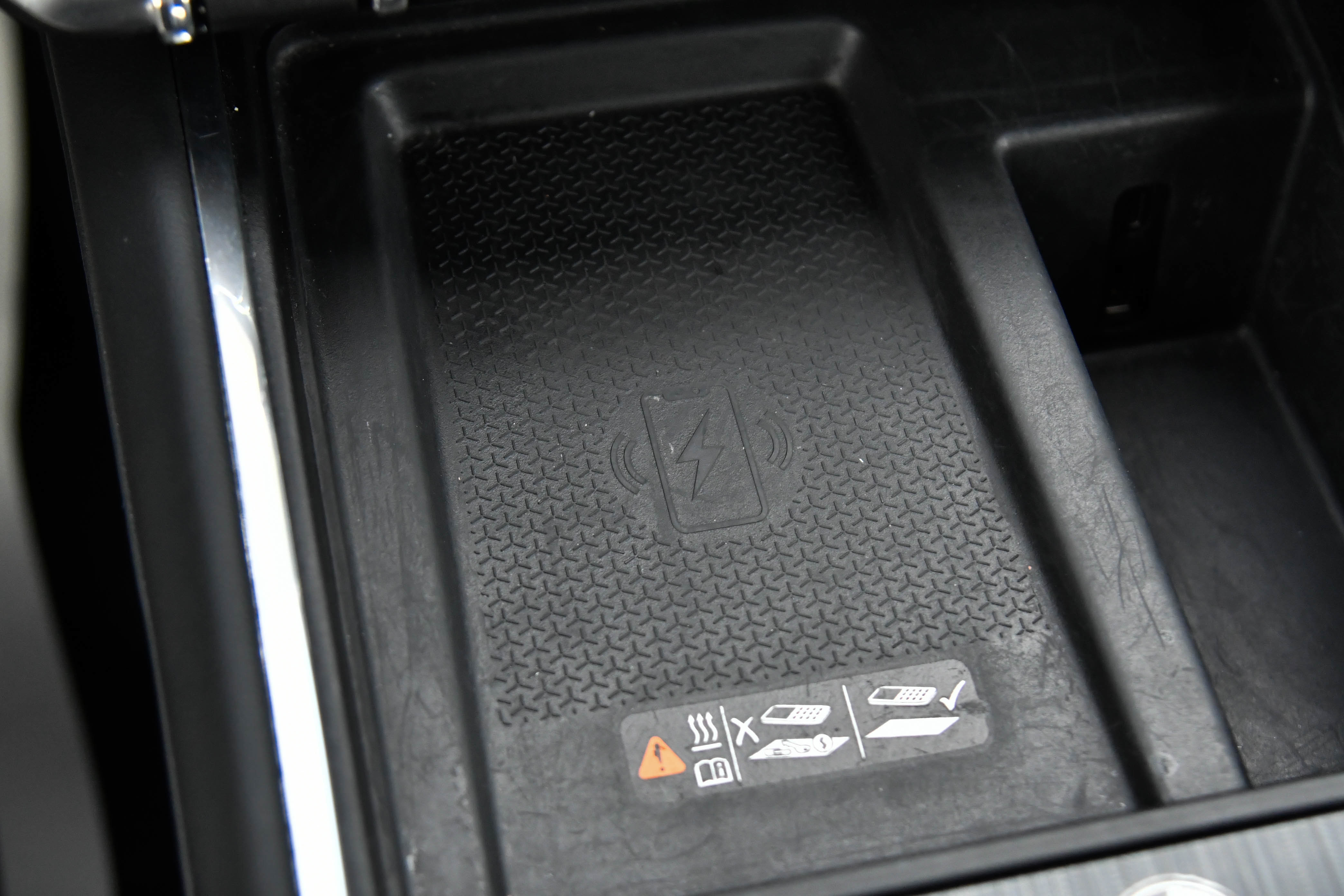 Used 2024 GMC Acadia Elevation image 33