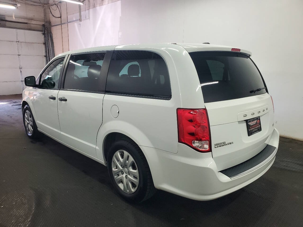 Used 2019 Dodge Grand Caravan SE w/ UConnect Hands-Free Group FWD image 5