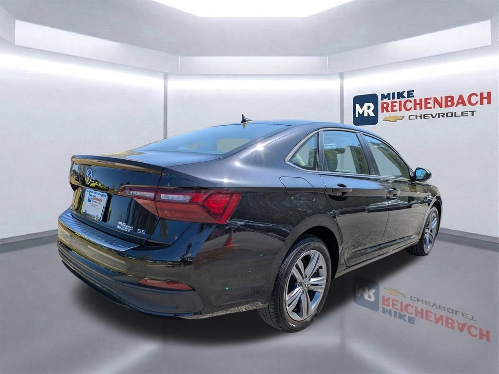 Used 2023 Volkswagen Jetta SE FWD image 4